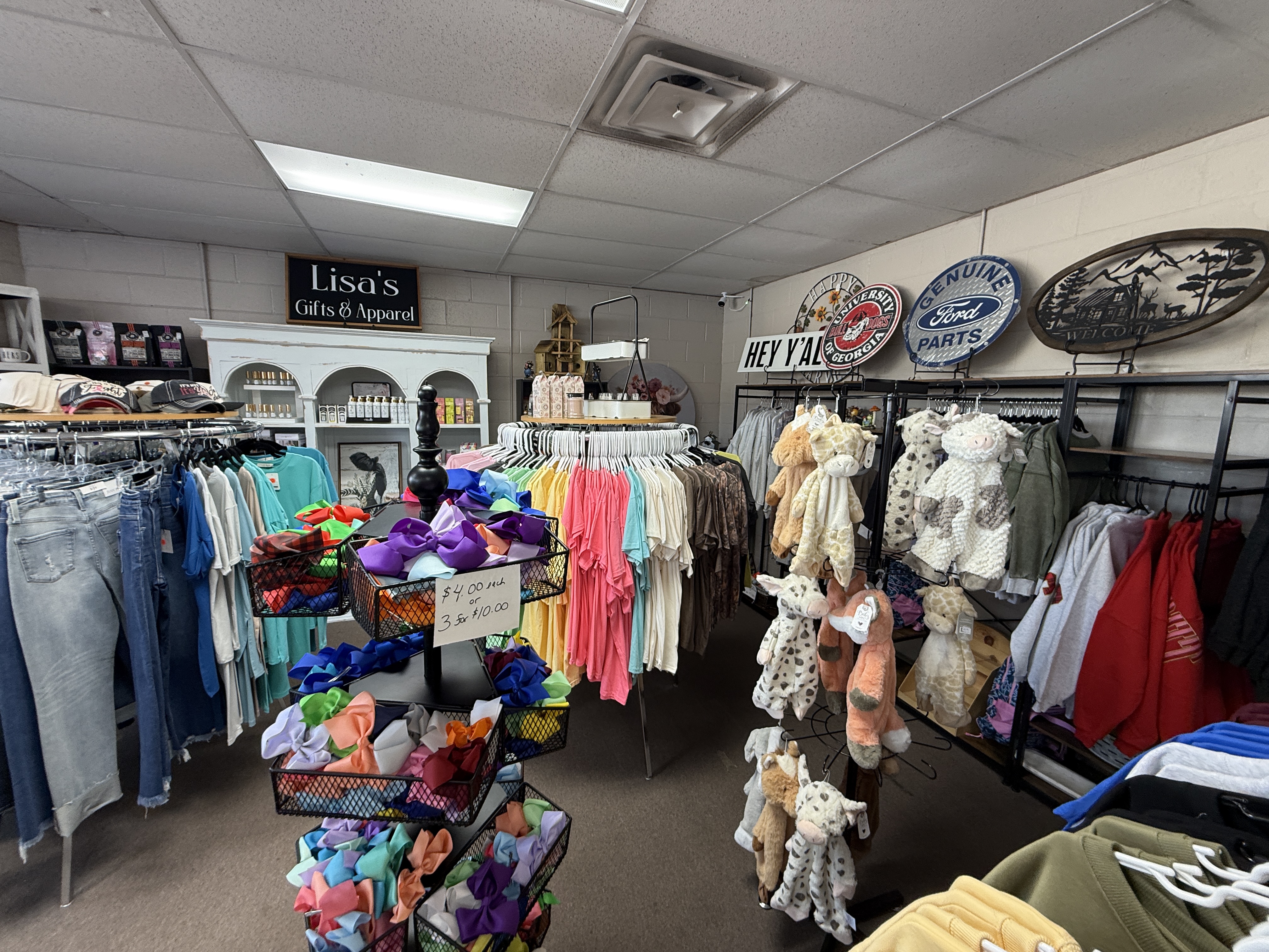 Lisa's Gifts and Apparel in Piedmont, Alabama